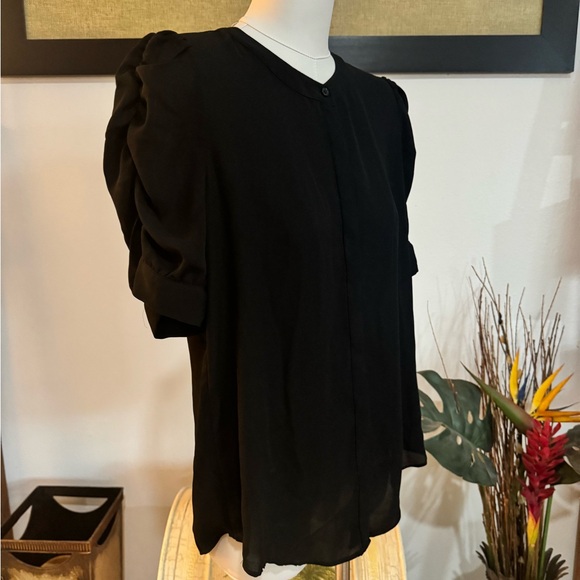 Tahari Women's Ruched Short Sleeve Blouse Bloomingdale's Black Size S/P - Picture 2 of 8